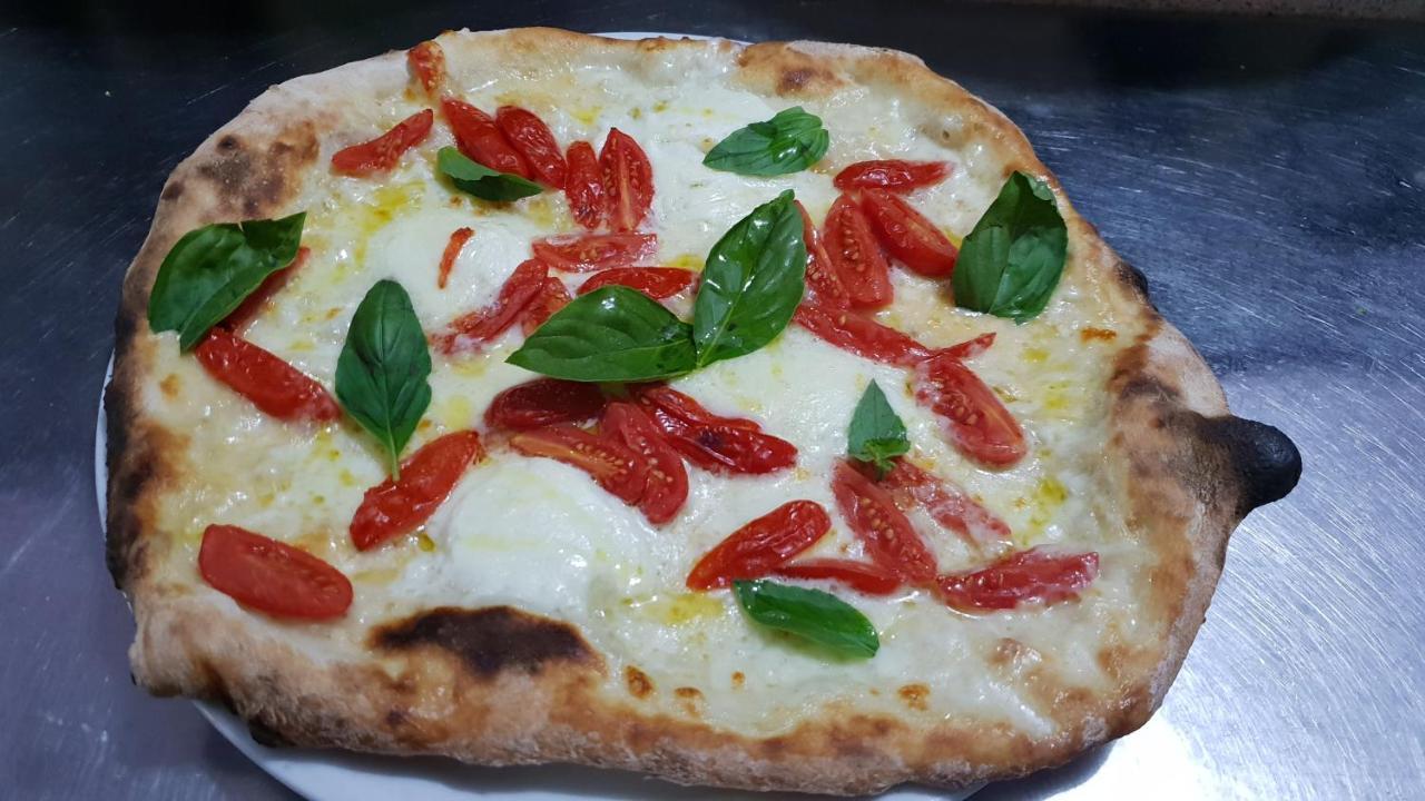 לינה וארוחת בוקר קסטרווילארי Pomodoro Bed מראה חיצוני תמונה